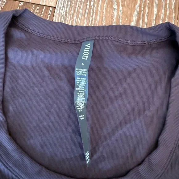 Vuori Long Sleeve Pose Scoop Tee size large like new - Picture 6 of 9